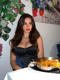 Sophia profile in Dubai